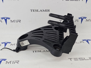 кронштейн компрессора кондиционера Tesla Model Y 1 поколение 2024, 1673627-00, 1667014-00