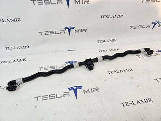 Патрубок системы охлаждения пластиковый Tesla Model 3 1 поколение 2022, 1521567-00