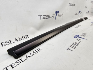 молдинг двери задней правой Tesla Model Y 1 поколение 2024, 1495721-00
