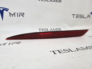 Катафот заднего бампера (отражатель) левый Tesla Model Y 1 поколение 2024, 1800034-00