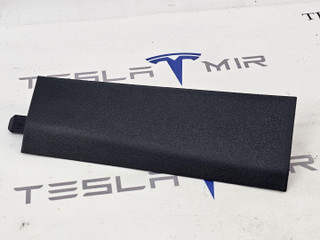 Накладка стойки А (дверного проема) - средняя часть правая Tesla Model Y 1 поколение 2024, 1494622-00
