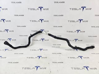 Патрубок системы охлаждения пластиковый передний Tesla Model Y 1 поколение 2024, 1501334-00, 1647666-00
