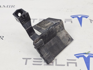 Кронштейн порога Tesla Model Y 1 поколение 2024, 1555376-00
