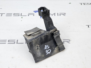 Кронштейн порога Tesla Model Y 1 поколение 2024, 1555377-00