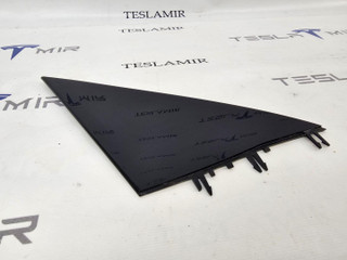Накладка на зеркало (треугольник) правая Tesla Model Y 1 поколение 2024, 1495633-00, 2130034-00