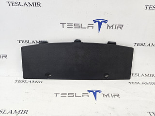 заглушка заднего бампера под крюк Tesla Model 3 2 поколение 2024, 1713689-00
