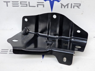Кронштейн нижнего усилителя переднего бампера Tesla Model 3 2 поколение 2024, 1694451-00