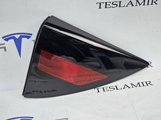 отражатель правый Tesla Model 3 2 поколение 2024, 1715105-30