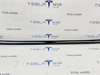молдинг двери задней левой Tesla Model 3 1 поколение 2022, 1080745-00, 1080745-01