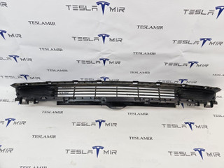 Решетка гриль декоративная основного радиатора (передний бампер) Tesla Model 3 2 поколение 2024, 1694311-00