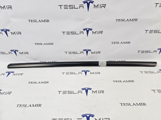 молдинг двери передней левой Tesla Model 3 2 поколение 2024, 1873571-99