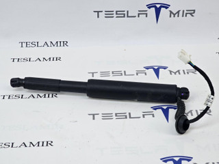 амортизатор крышки багажника (3-5 двери) Tesla Model 3 2 поколение 2024, 1714865-00