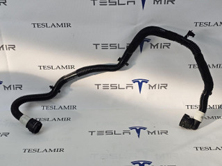 Шланг системы охлаждения заднего мотора Tesla Model 3 1 поколение 2023, 1077585-00
