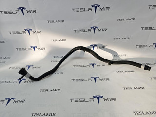 Патрубок системы охлаждения пластиковый передний Tesla Model 3 2 поколение 2024, 1504721-00