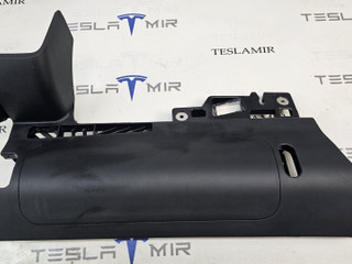 подушка безопасности коленная Tesla Model Y 1 поколение 2025, 1143753-00, 1077825-00, 1937331-50