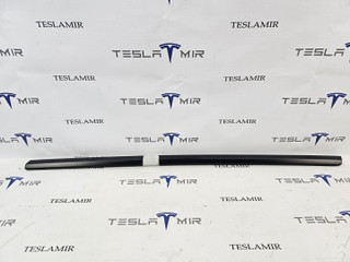 молдинг двери передней левой Tesla Model Y 1 поколение 2025, 2022803-21