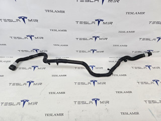 Патрубок системы охлаждения пластиковый передний Tesla Model Y 1 поколение 2025, 1501334-00, 1647666-00