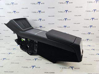консоль салона Tesla Model Y 1 поколение 2025, 1761810-00, 1988072-50, 1938401-59, 1933923-00, 2101238-50