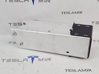 Удлинитель лонжерона (клык) правый Tesla Model 3 2 поколение 2025, 1683942-00