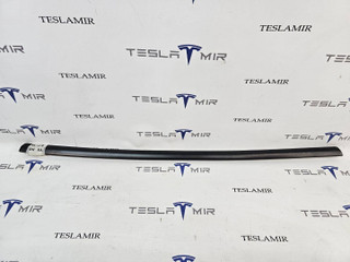 молдинг двери задней правой Tesla Model 3 2 поколение 2025, 1080748-00, 1080748-01