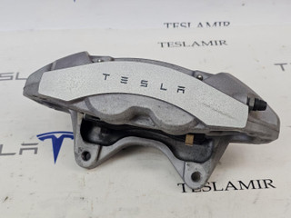 суппорт передний правый Tesla Model 3 2 поколение 2025, 1344622-00