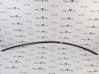 Молдинг кузова боковой наружный верхний правый Tesla Model 3 2 поколение 2025, 1873576-20