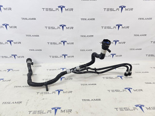 Шланг системы охлаждения теплообменник (Chiller)-батарея Tesla Model 3 2 поколение 2025, 1705720-00