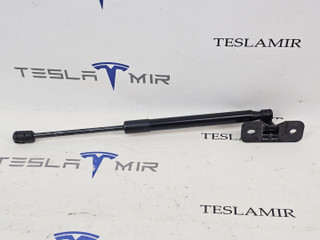 Амортизатор (упор) капота Tesla Model 3 2 поколение 2025, 1645989-00