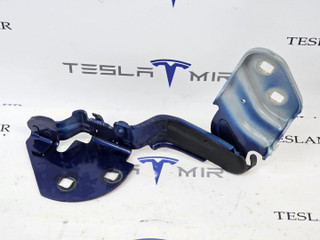 петля капота левая Tesla Model 3 2 поколение 2025, 1774935-00