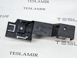 кронштейн передней панели (телевизора) Tesla Model 3 2 поколение 2025, 1711756-00