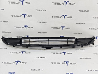 Решетка гриль декоративная основного радиатора (передний бампер) Tesla Model 3 2 поколение 2024, 1818923-00