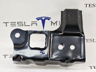 Кронштейн нижнего усилителя переднего бампера Tesla Model Y 1 поколение 2025, 1965000-00