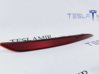 Катафот заднего бампера (отражатель) правый Tesla Model Y 1 поколение 2021, 1495818-00, 1626227-00