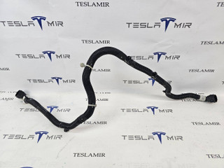 Шланг системы охлаждения заднего мотора Tesla Model Y 1 поколение 2025, 1077595-00