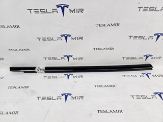 молдинг двери передней правой Tesla Model S 1 поколение [2-й рестайлинг] 2022, 1873552-22