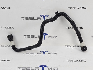 Патрубок системы охлаждения пластиковый Tesla Model S 1 поколение [2-й рестайлинг] 2022, 1585022-00