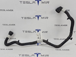 Шланг системы охлаждения заднего мотора Tesla Model S 1 поколение [2-й рестайлинг] 2022, 1077585-00