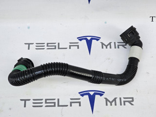 Патрубок системы охлаждения пластиковый Tesla Model S 1 поколение [2-й рестайлинг] 2022, 1585709-00