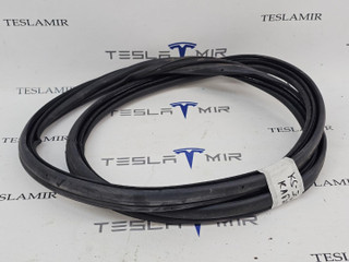 Уплотнитель резиновый бокса капота (корыта) Tesla Model S 1 поколение [2-й рестайлинг] 2022, 1603749-00, 1603749-98