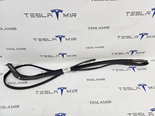 Уплотнитель порога (филенки дверей) левый нижний Tesla Model S 1 поколение [2-й рестайлинг] 2022, 6009587-00