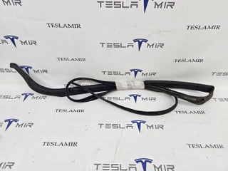 Уплотнитель порога (филенки дверей) правый нижний Tesla Model S 1 поколение [2-й рестайлинг] 2022, 6009588-00