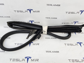 уплотнитель двери Tesla Model 3 1 поколение 2023, 1090510-00