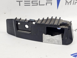 Кронштейн крепления фонаря левый Tesla Model 3 1 поколение 2023, 1083992-00