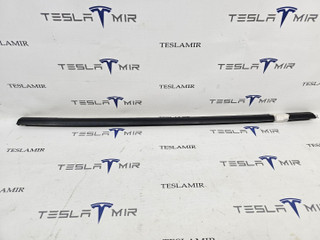 молдинг двери задней правой Tesla Model 3 1 поколение 2023, 1080748-00, 1080748-01