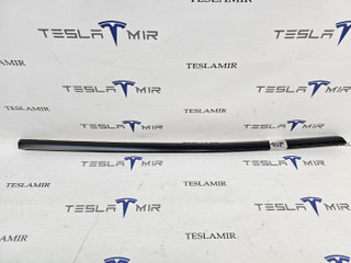 молдинг двери передней правой Tesla Model 3 1 поколение 2023, 1080684-00, 1080684-01