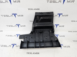 Кронштейн крепления обшивки багажника левый Tesla Model 3 1 поколение 2023, 1470967-00