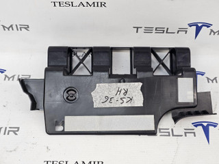 Кронштейн крепления обшивки багажника правый Tesla Model 3 1 поколение 2023, 1470963-00