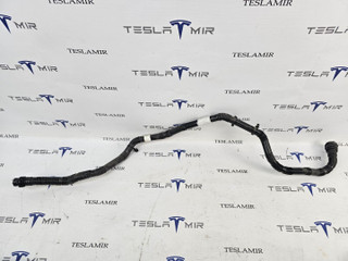 Патрубок системы охлаждения пластиковый передний Tesla Model 3 1 поколение 2023, 1501334-00, 1647666-00