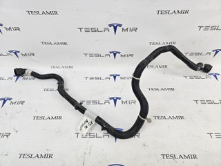Патрубок системы охлаждения пластиковый передний Tesla Model 3 1 поколение 2023, 1501332-00