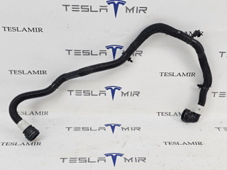 Шланг системы охлаждения заднего мотора Tesla Model 3 1 поколение 2023, 1077585-00